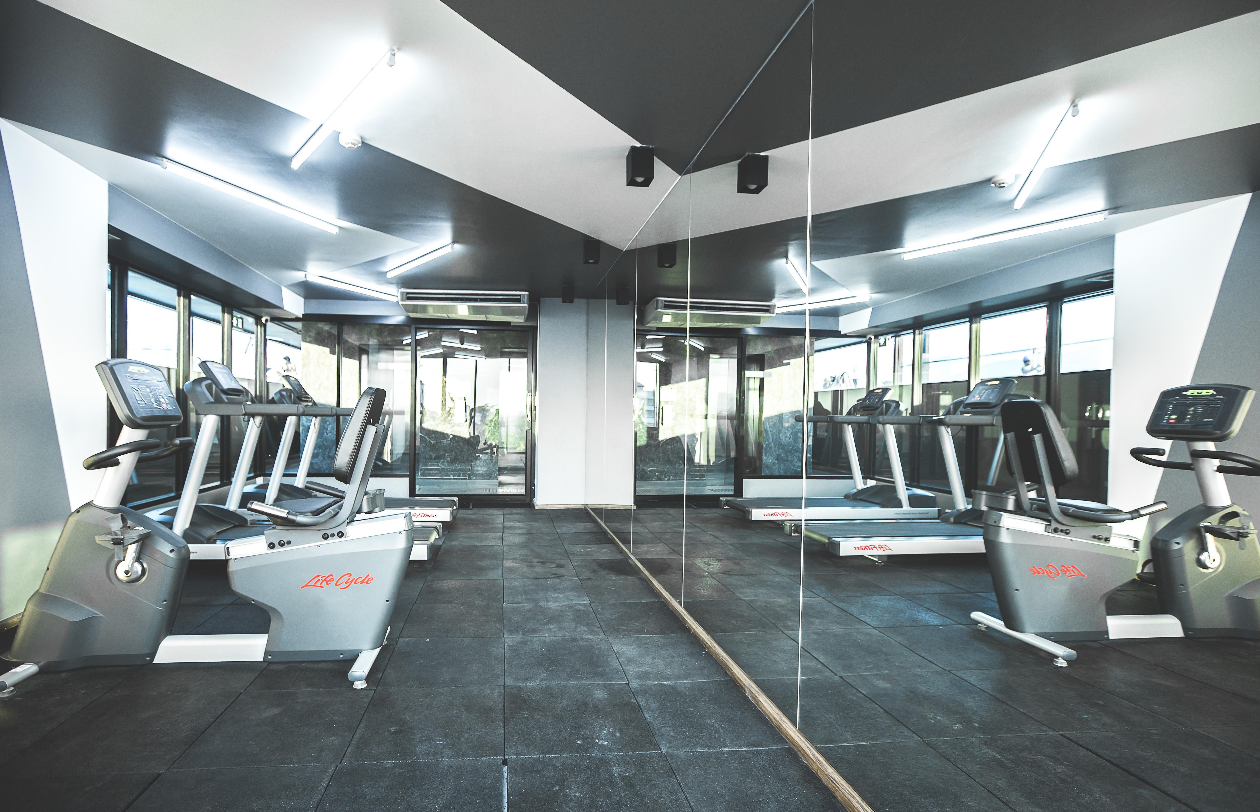 Art Mai Gallery Nimman Hotel شيانغ ماي المظهر الخارجي الصورة The gym at the hotel