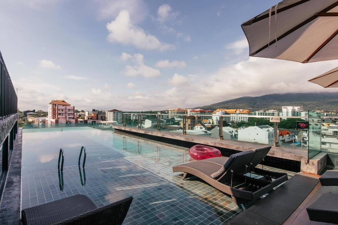 Art Mai Gallery Nimman Hotel شيانغ ماي المظهر الخارجي الصورة Rooftop pool at the hotel